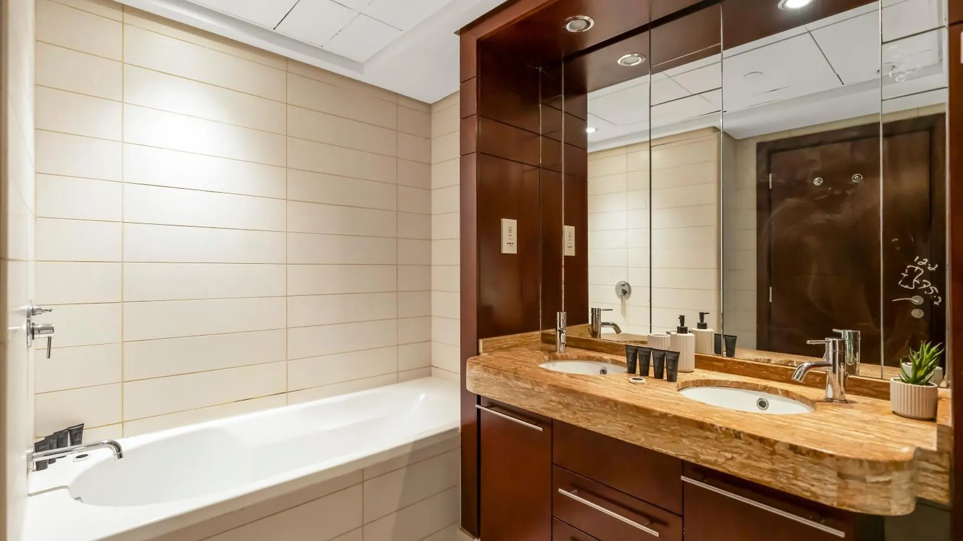 Prime Location - Amazing Burj Khalifa View Apartment Dubai